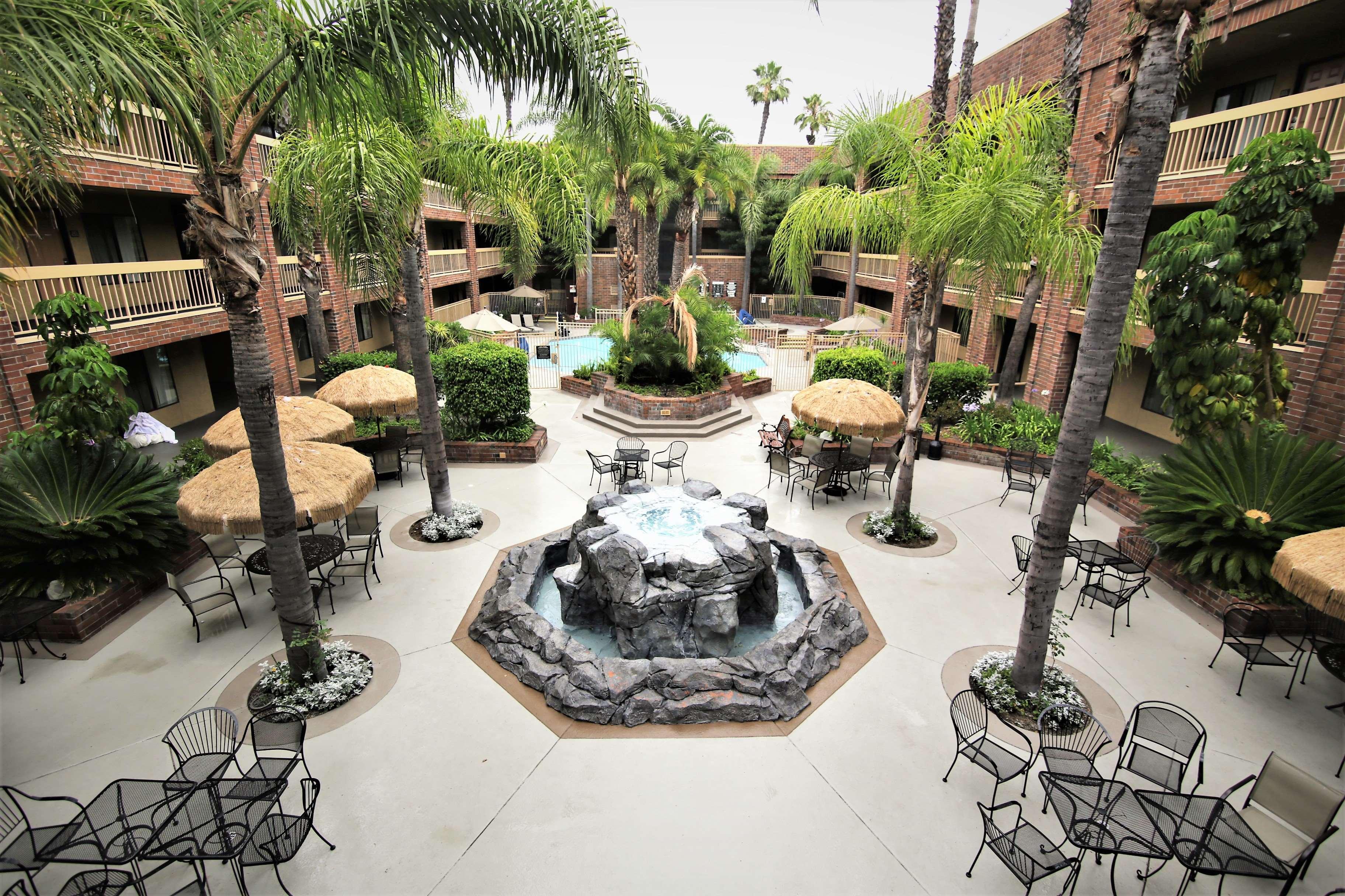 Best Western Plus Meridian Inn & Suites, Anaheim-Ориндж Экстерьер фото