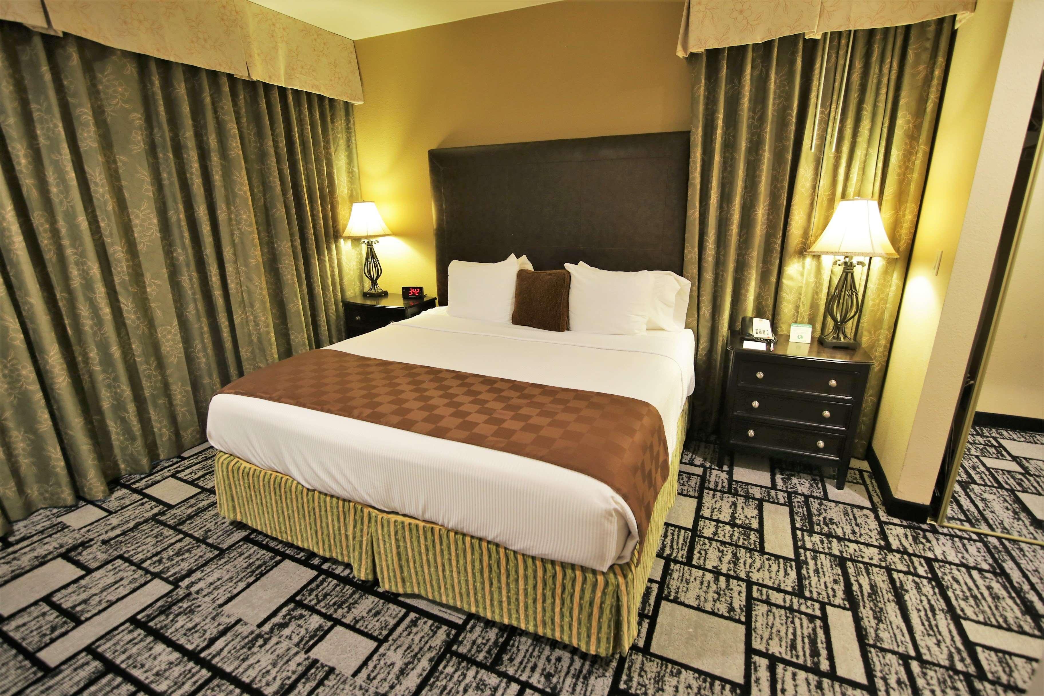 Best Western Plus Meridian Inn & Suites, Anaheim-Ориндж Экстерьер фото