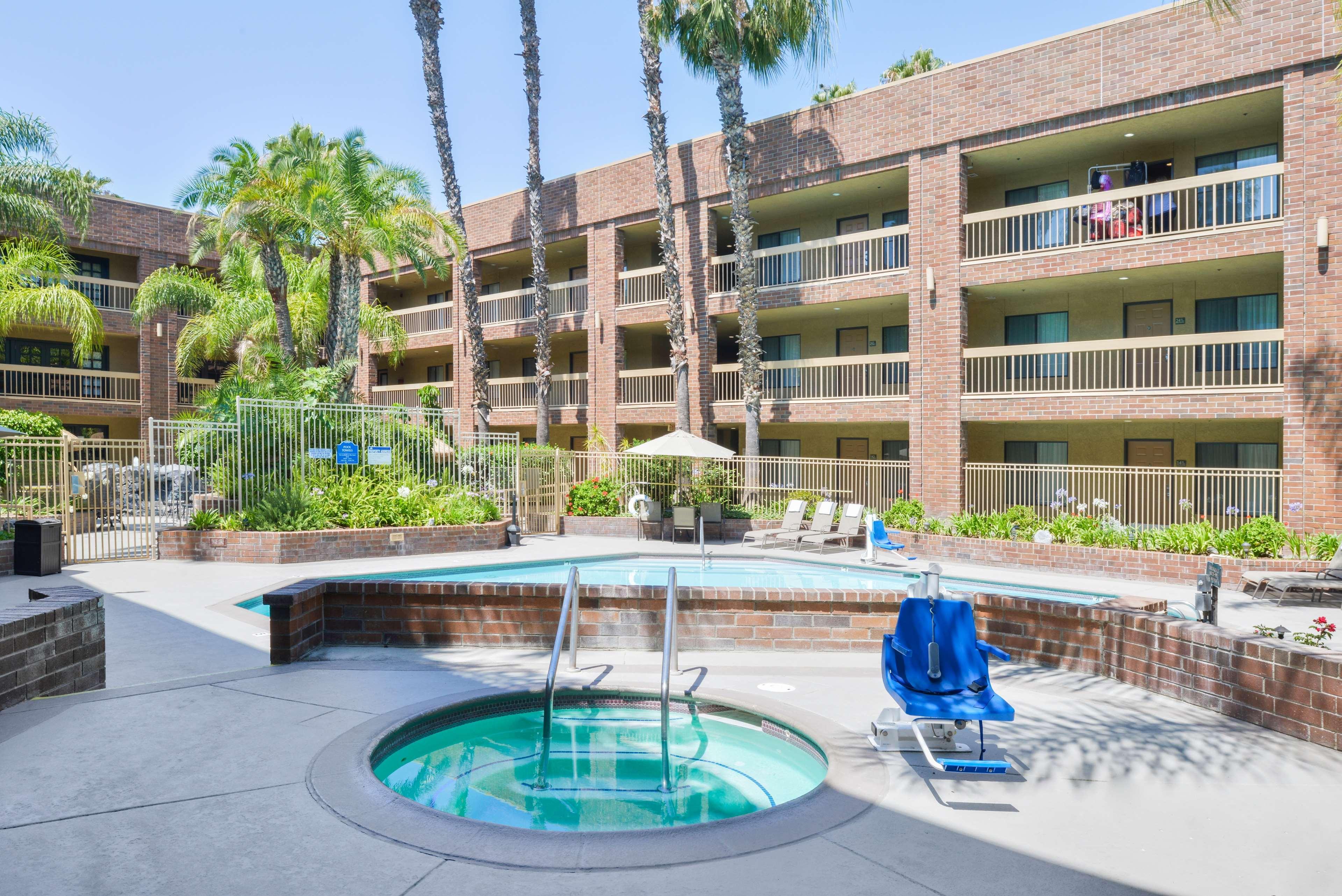Best Western Plus Meridian Inn & Suites, Anaheim-Ориндж Экстерьер фото
