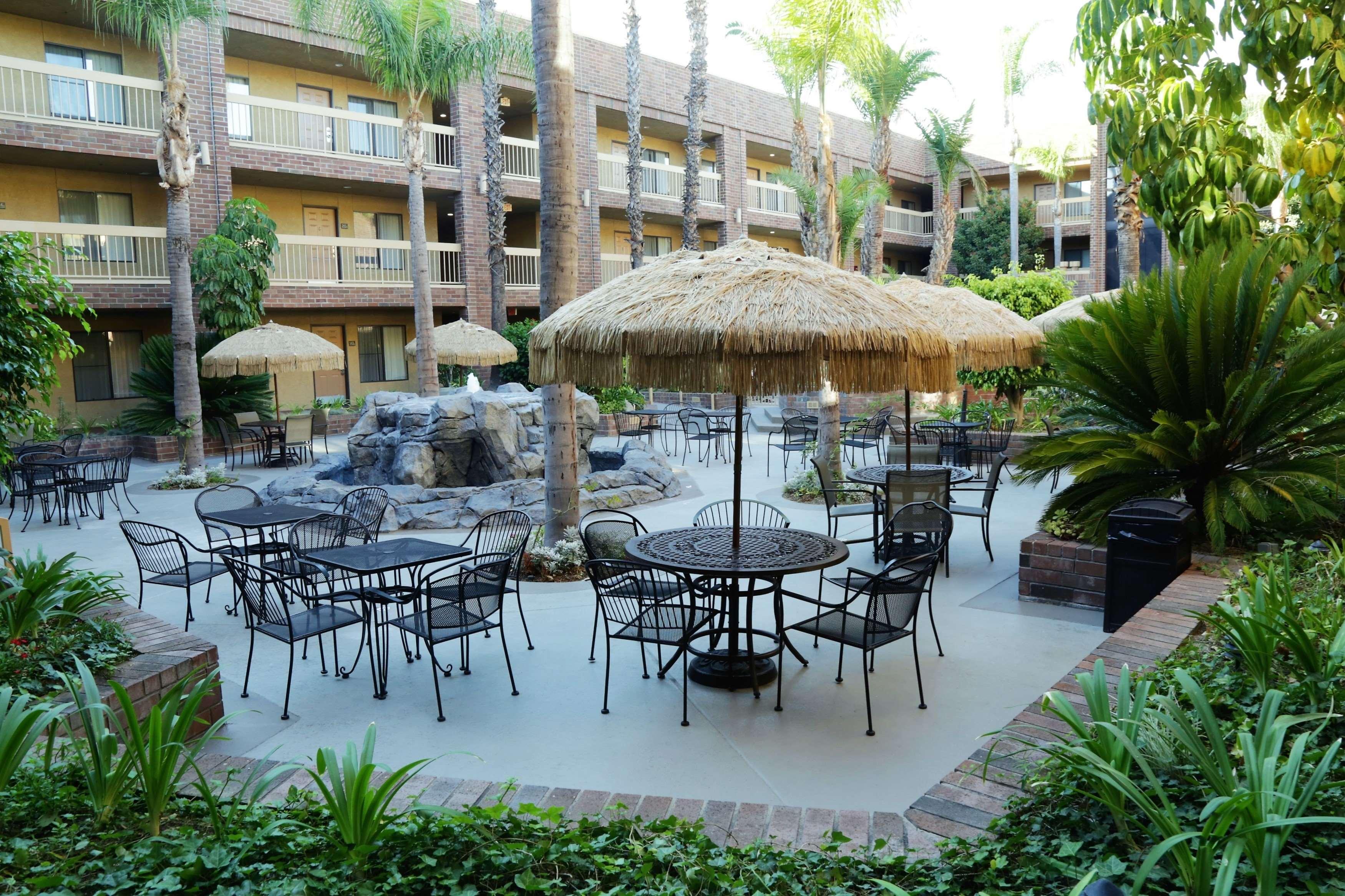 Best Western Plus Meridian Inn & Suites, Anaheim-Ориндж Экстерьер фото