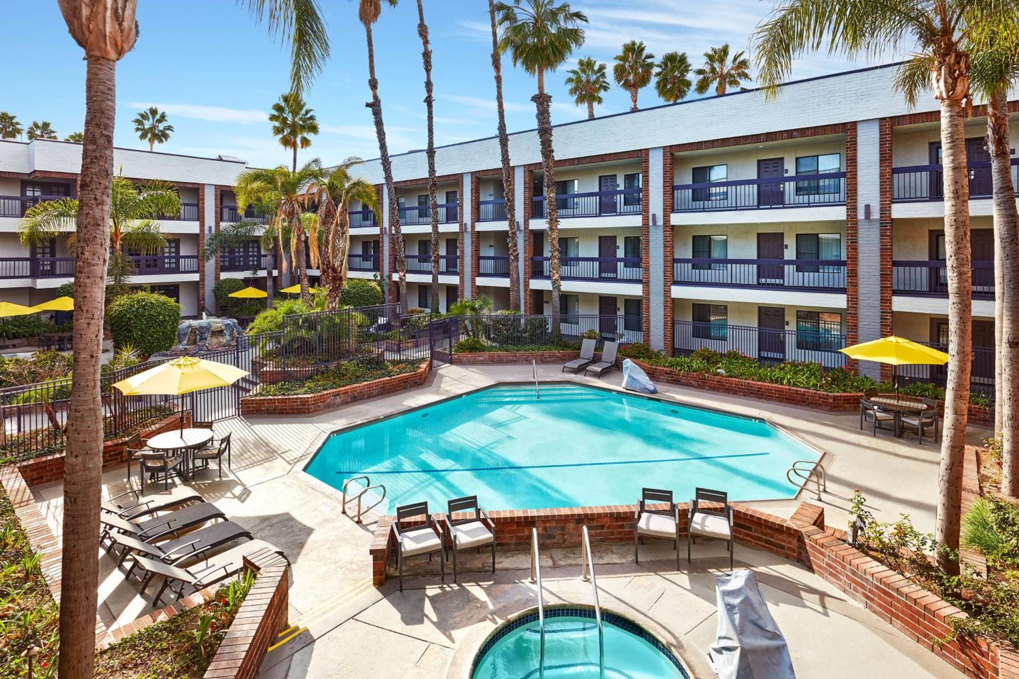 Best Western Plus Meridian Inn & Suites, Anaheim-Ориндж Экстерьер фото