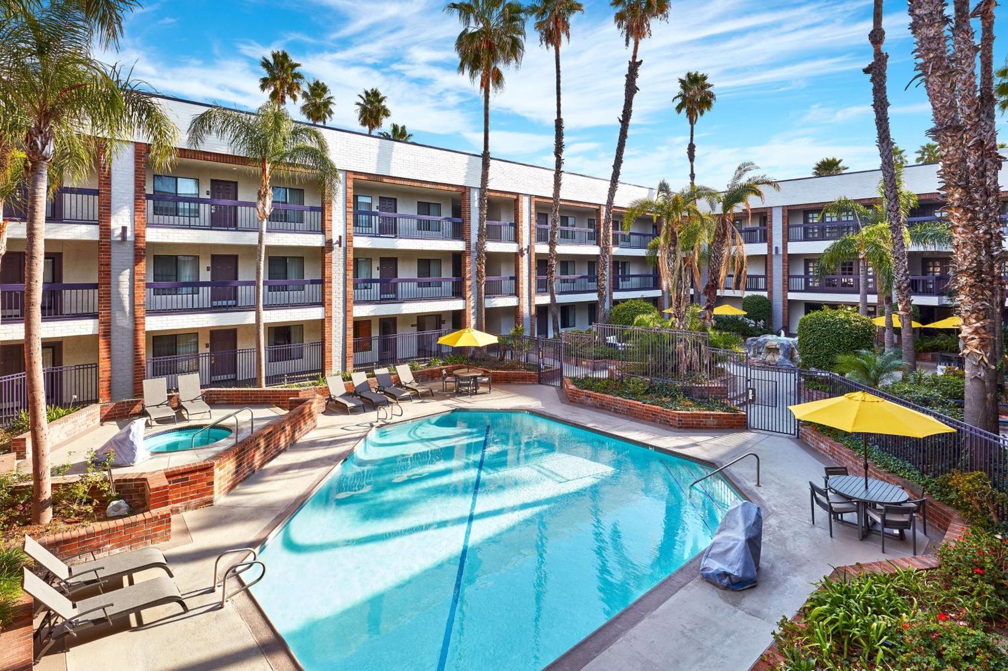 Best Western Plus Meridian Inn & Suites, Anaheim-Ориндж Экстерьер фото